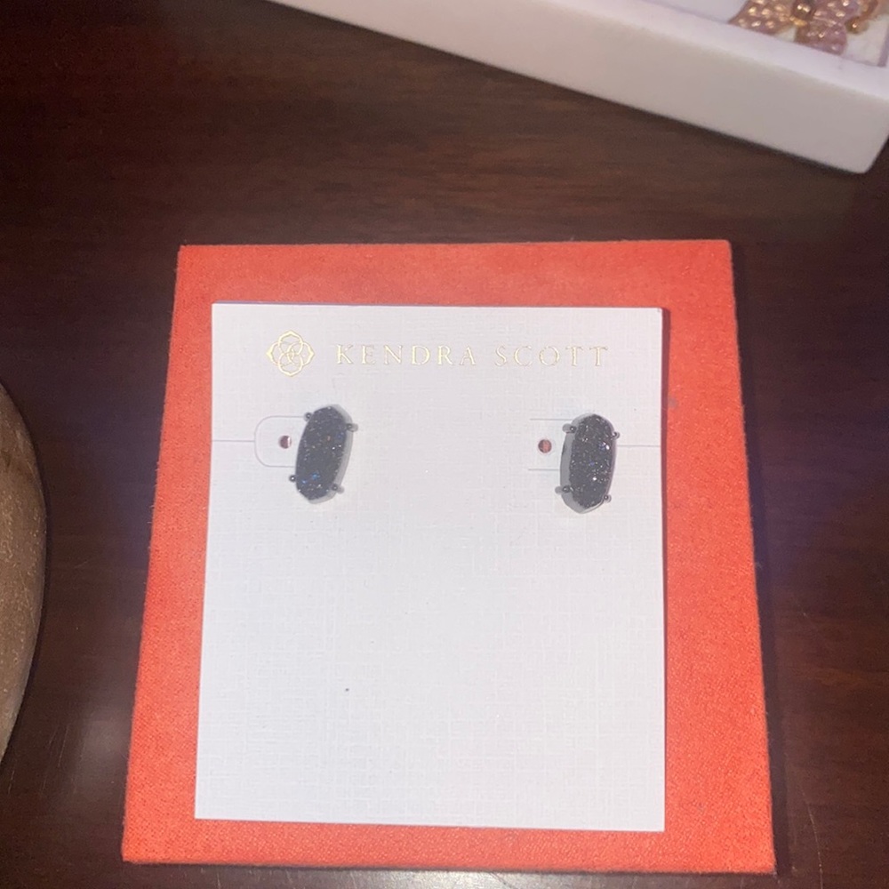 BRAND NEW kendra scott earrings
